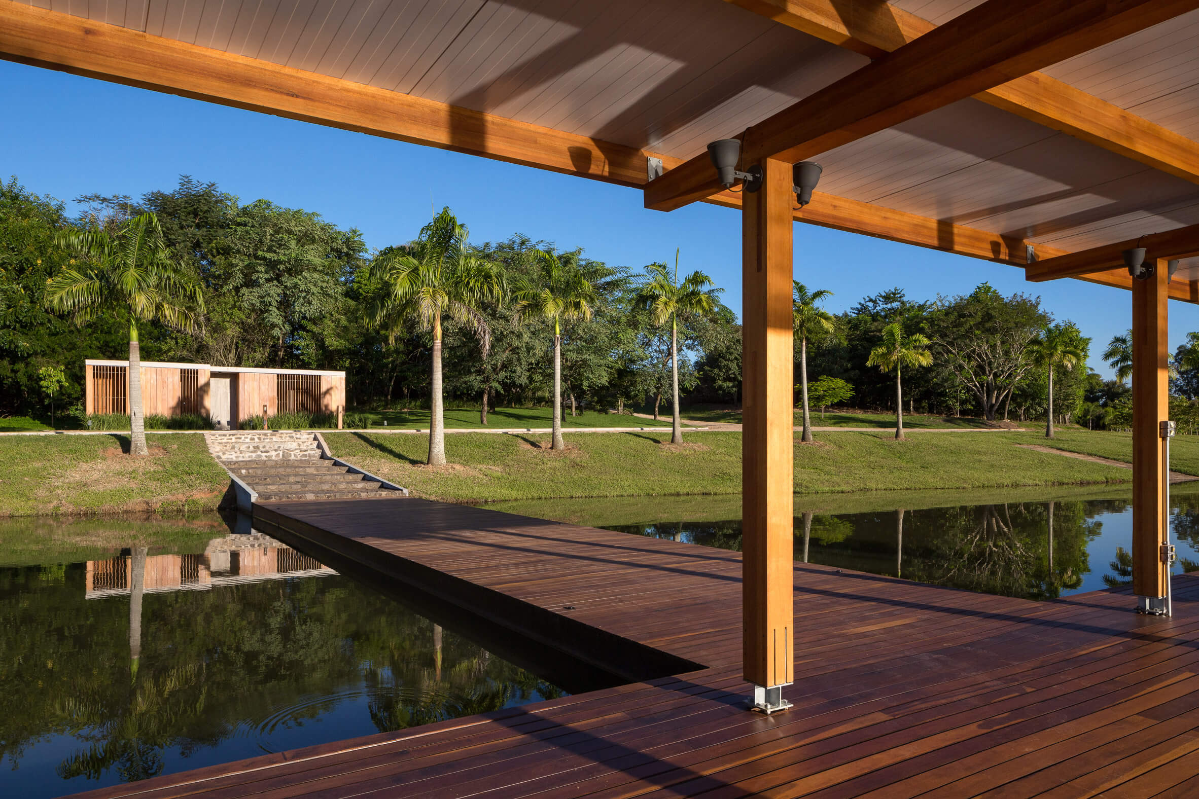 floating-pavilion-bruno-rossi-brazil_dezeen_2364_col_11