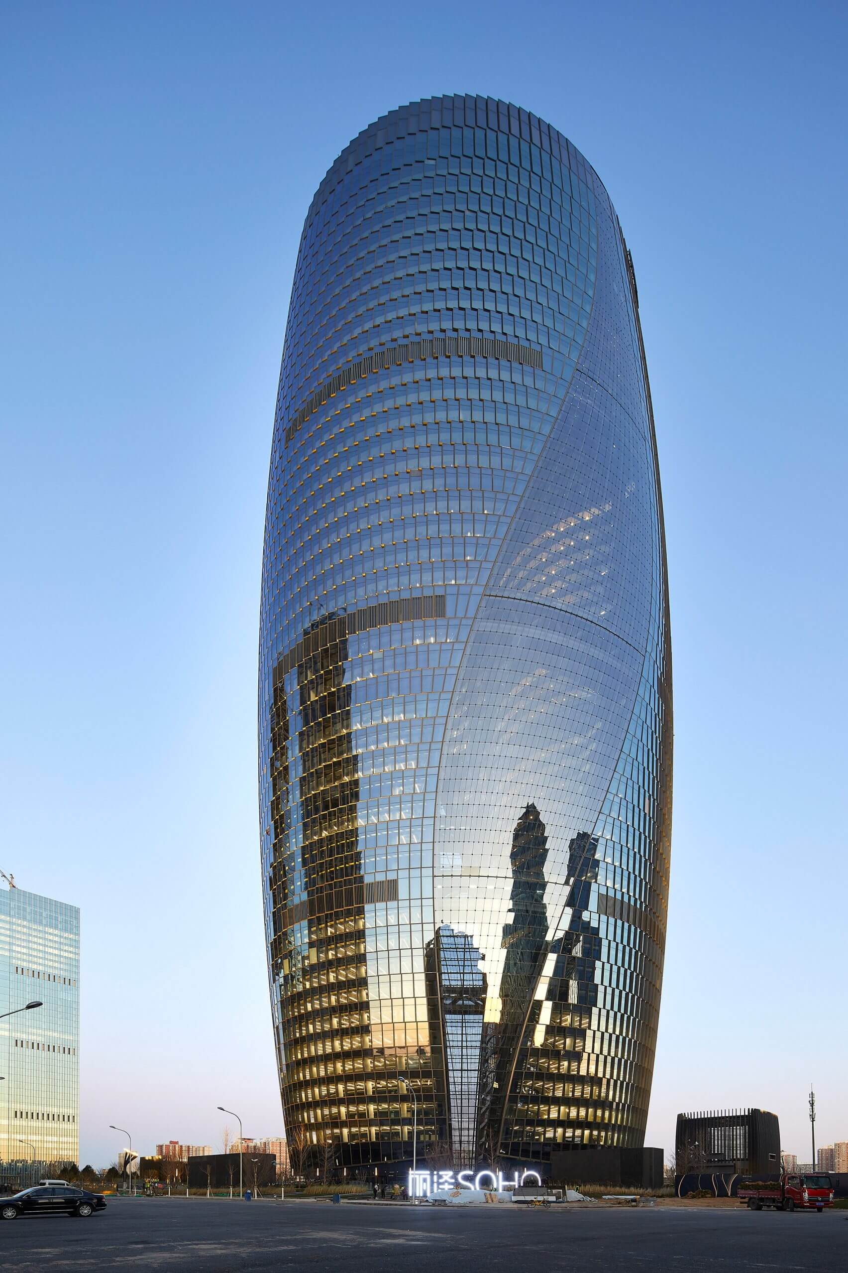 leeza-soho-tower-zaha-hadid-architecture-office-china-beijing_dezeen_2364_col_0-1704x2556