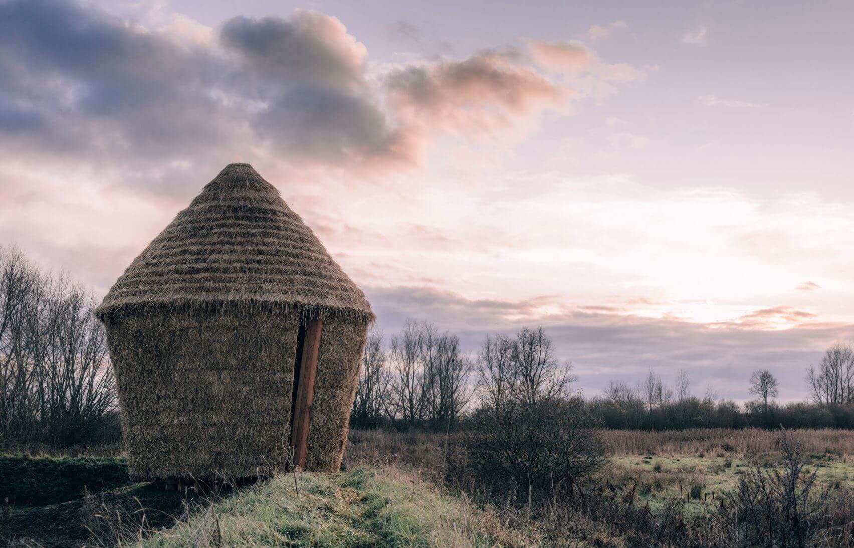 mother-thatched-hut-studio-morison_dezeen_2364_col_7-1704x1093