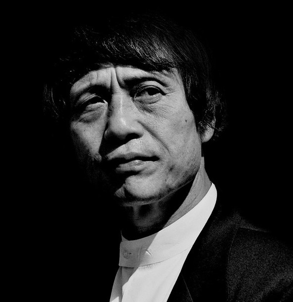 Tadao Andō, By Christopher Schriner from Köln, Deutschland (flickr: Tadao Ando) [CC BY-SA 2.0  (https://creativecommons.org/licenses/by-sa/2.0)], Wikimedia Commons