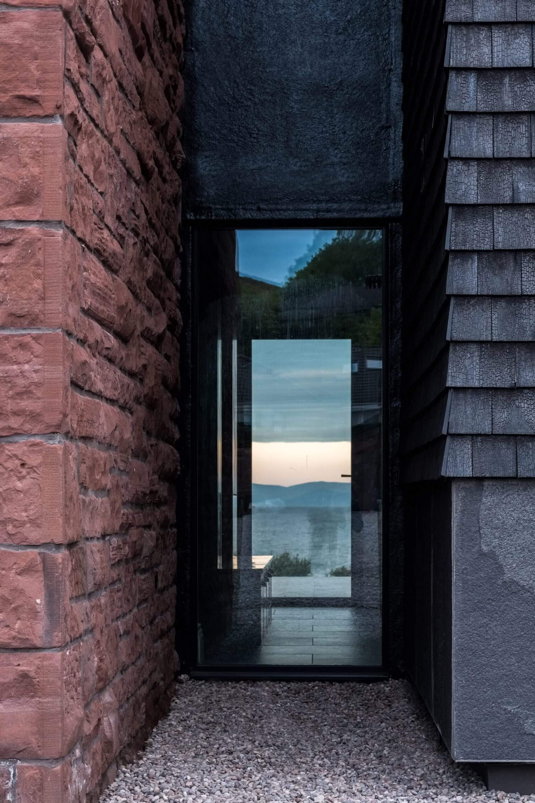 shingle-house-flower-michelin-architects-residential-scottish-houses-extensions-renovations_dezeen_2364_col_12-1704x2556