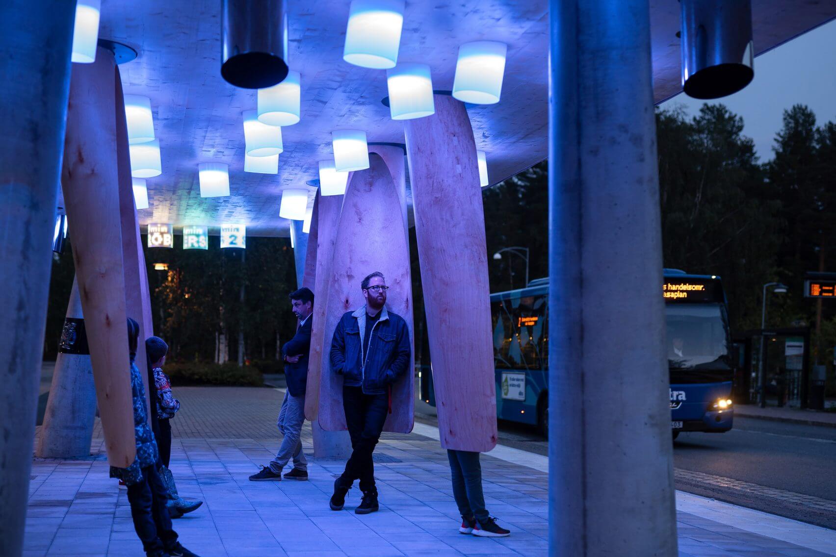 station-of-being-arctic-bus-stop-rombout-frieling-lab_dezeen_2364_col_5-1704x1136