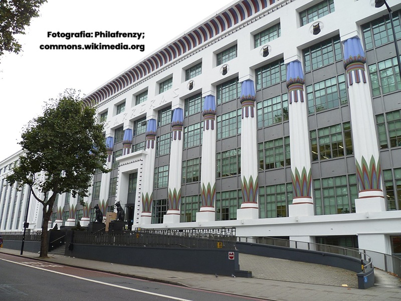 Carreras Cigarette Factory – egiptomańska perła Londynu