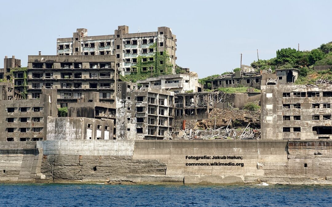 Hashima – wyspa duchów i betonowej utopii