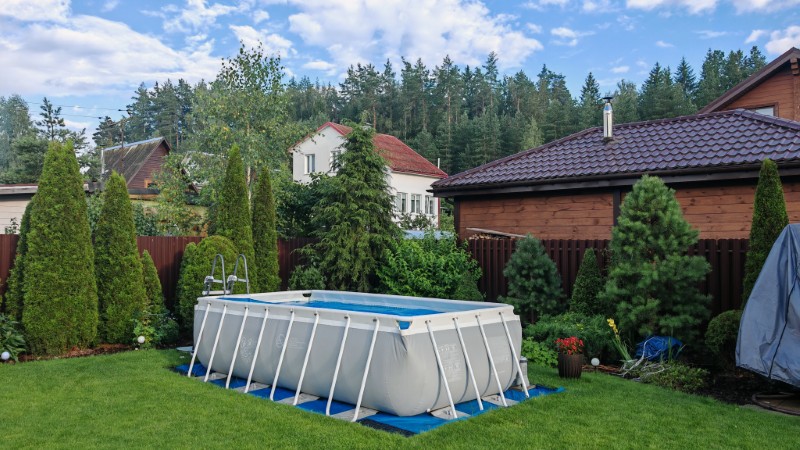 Wysoki basen ogrodowy